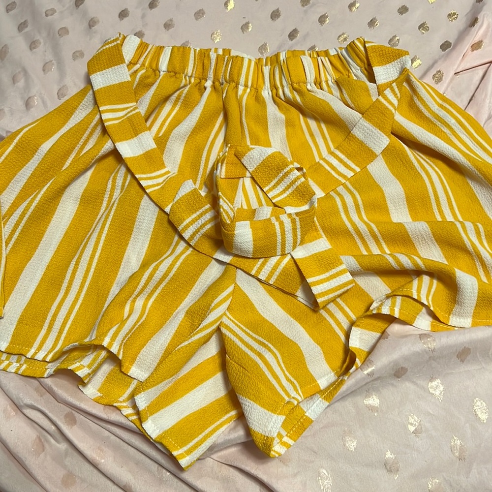 Shein shorts size small but fits like a medium
